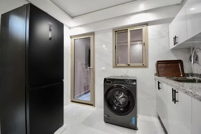 Cuisine moderne et professionnelle d'appartement Airbnb